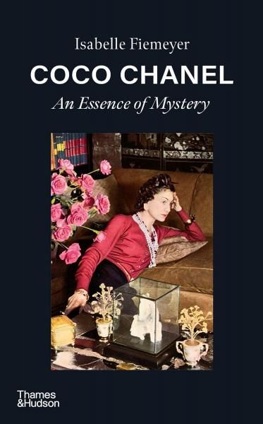 Coco Chanel : An Essence of Mystery HC